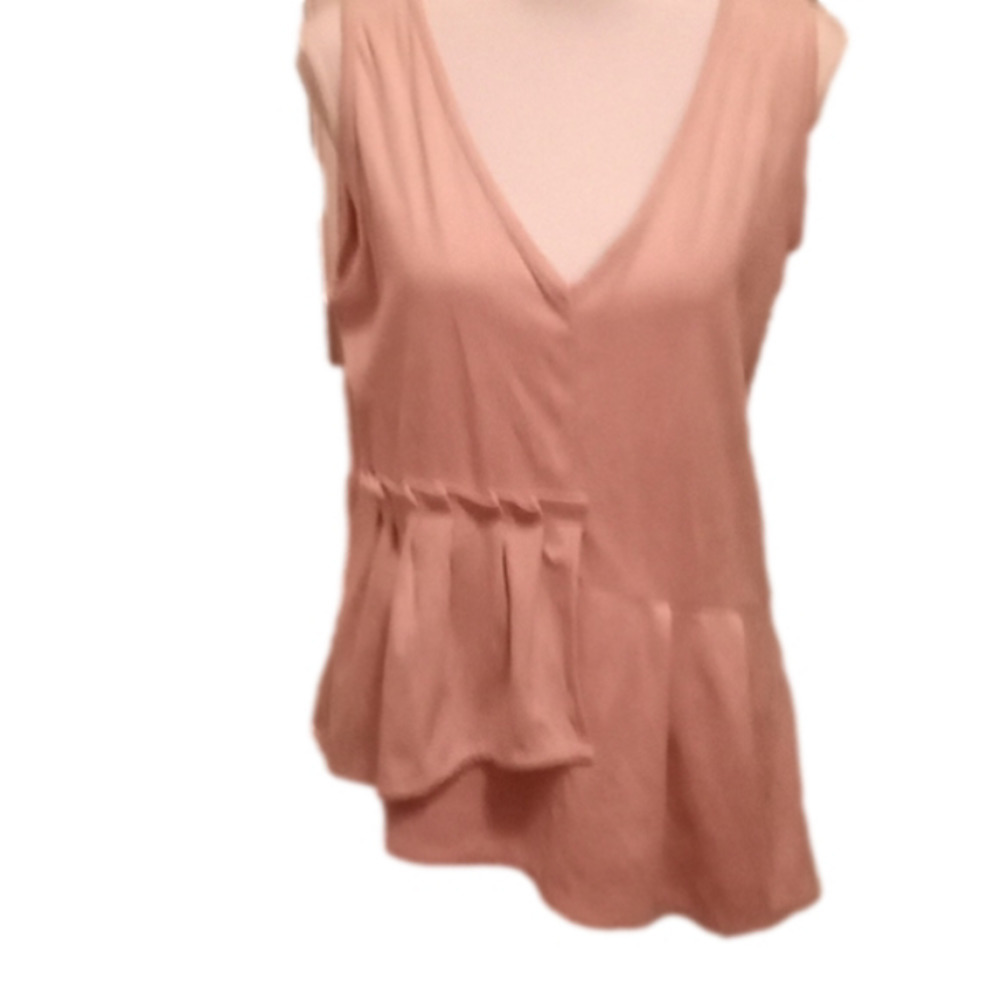 𝅺LOVE Scarlett Asymmetric Top Medium  NWT